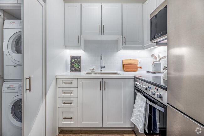 Bachelor - 494SF - Kitchen