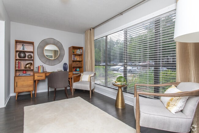 2BR, 2BA - 1210SF