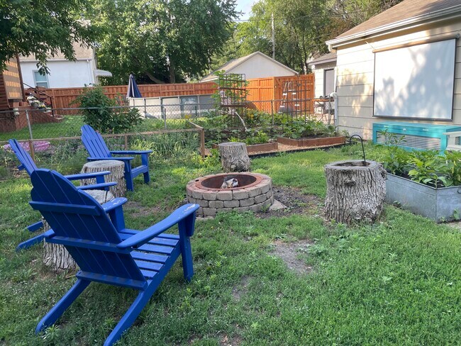 Backyard/Fire pit - 1628 California St NE
