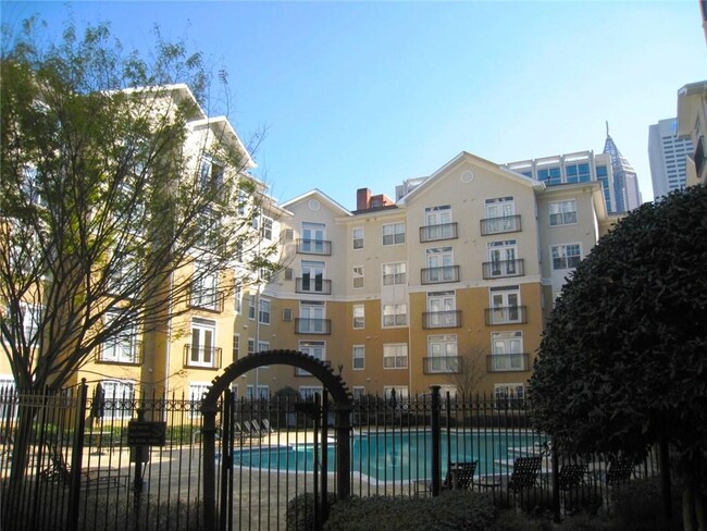 Photo - 800 Peachtree St NE Condo Unit 1522