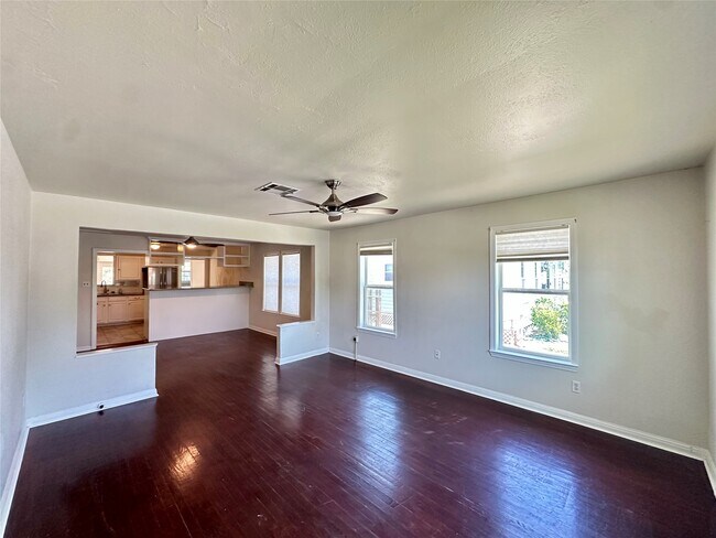Photo - 5222 Avenue O