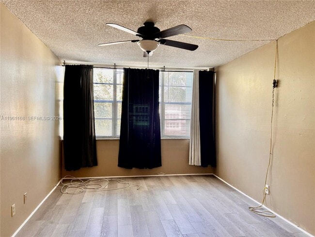 Photo - 2761 Taft St Unit 304