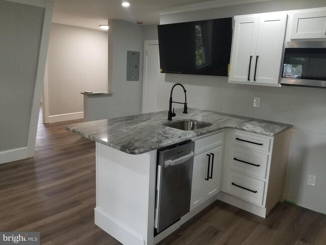 Building Photo - 212 Warren St