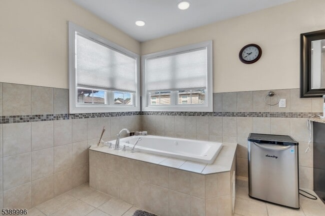 Photo - 927 E Henry St