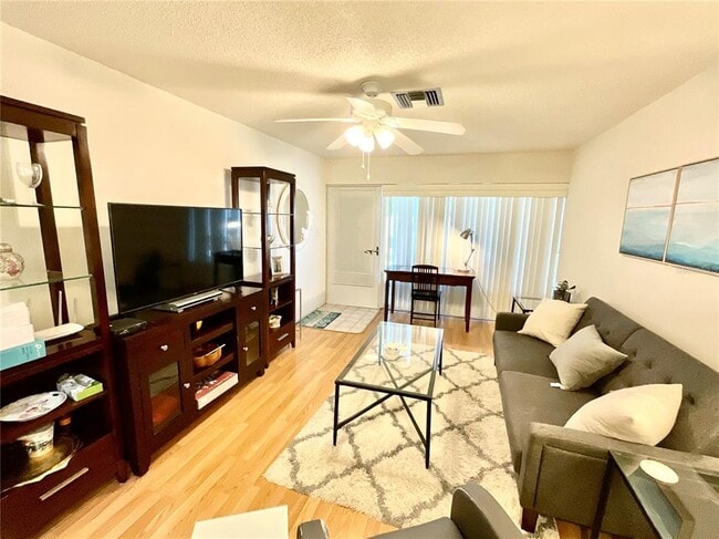 Photo - 4345 Tahitian Gardens Cir Unit J