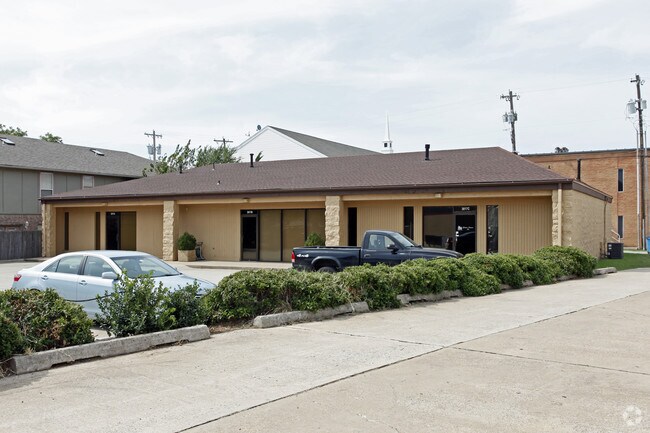 Foto principal - 3817 N Asbury Ave