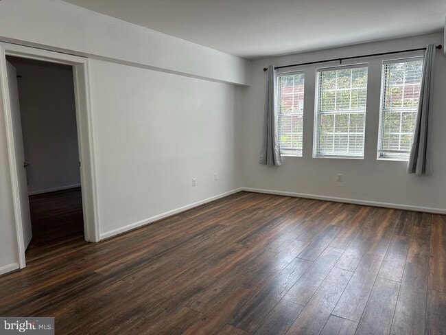 Photo - 1816 Queens Ln Unit 4-224