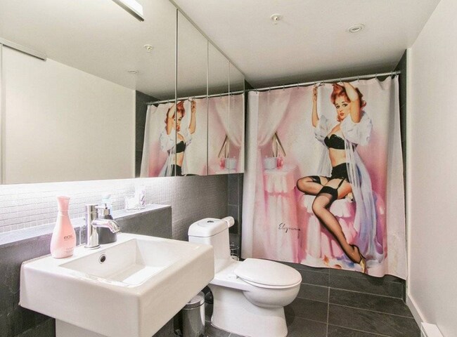 Photo - 53-153 W Hastings St