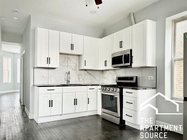 Building Photo - 3539 W Grenshaw St Unit 2