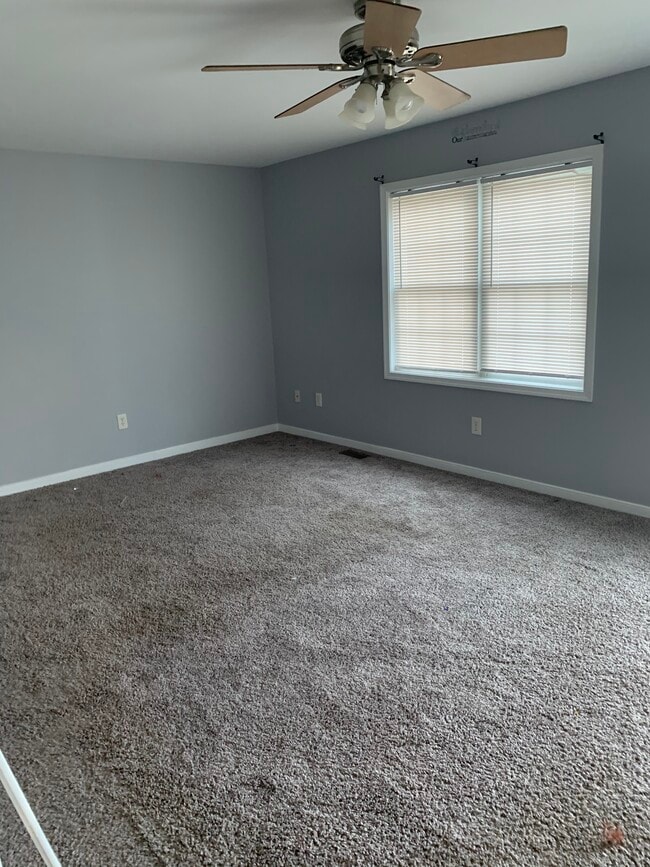 Living room - 627 Della St Unit 4