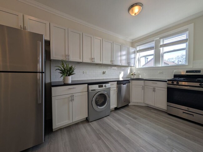 Photo - 3817 N Greenview Ave Unit 1E
