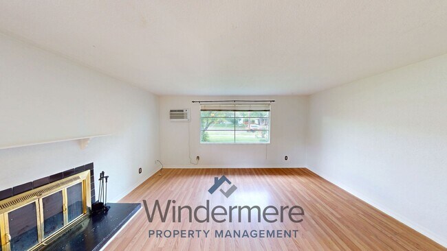 Photo - 114 S Clinton St