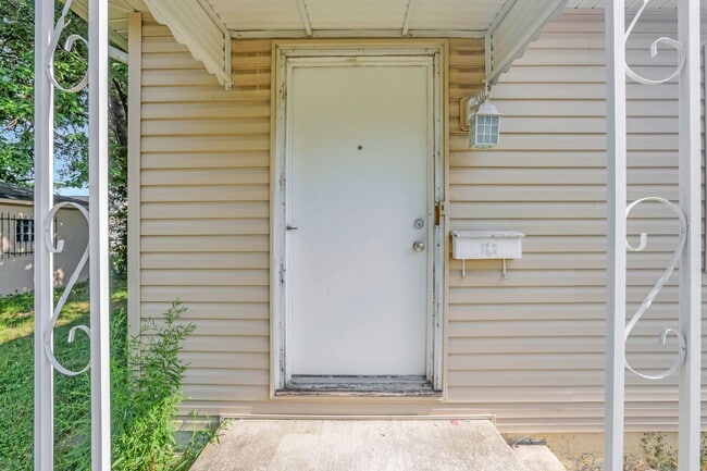 Photo - 307 S Wheatland Ave