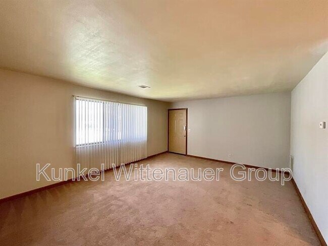 Photo - 22 Yorkshire Ln