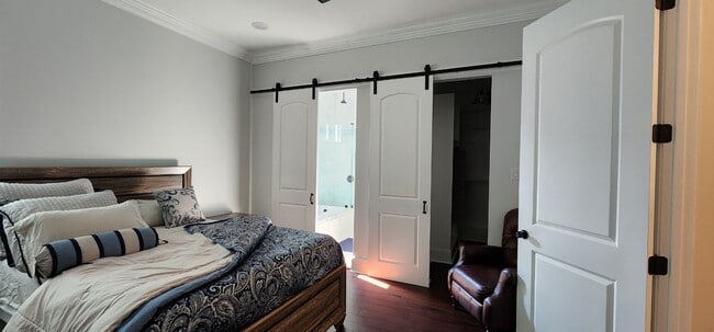 Main Bedroom - Queen - 3019 Delachaise St Unit 3019