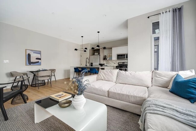 Building Photo - 4177 W Belmont Ave Unit 2