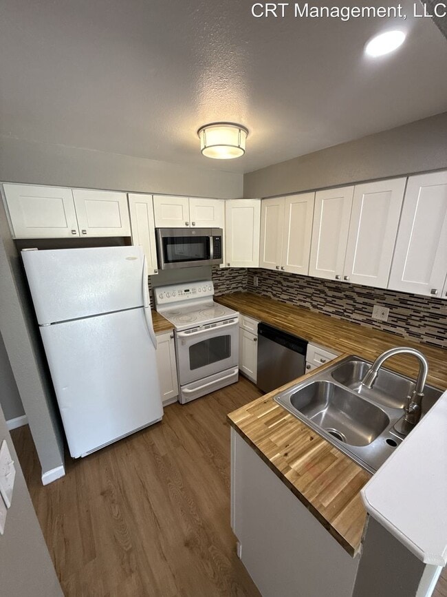 Building Photo - Updated 1 bedroom 1 bathroom first floor c... Unit 107B Rental