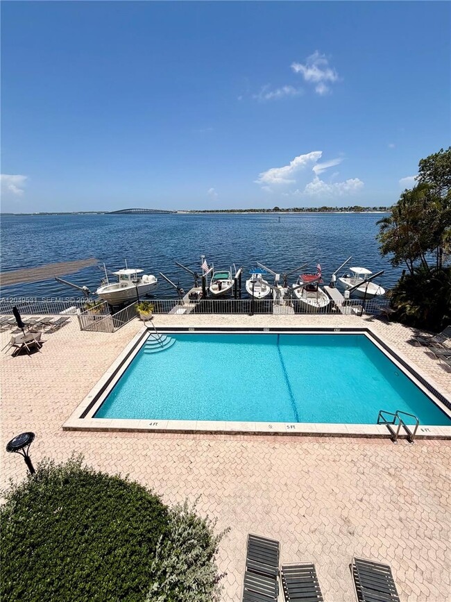 Building Photo - 2201 Brickell Ave Unit 47