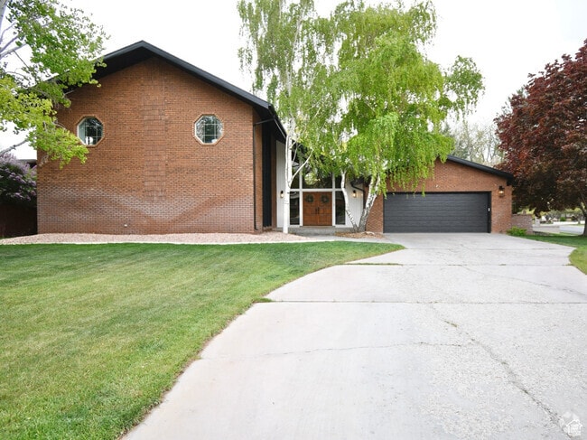 Building Photo - 399 Westview Dr Rental