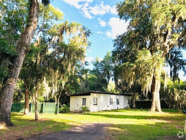 Building Photo - Cozy 1/1 in Orange Park Available Now! Rental