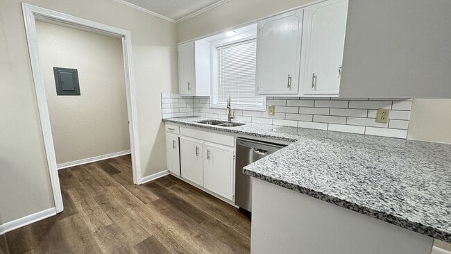 Photo - 105 Williamsburg Dr