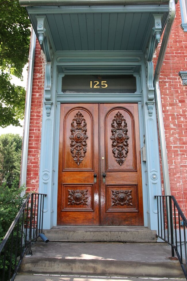 Photo - 125 W Green St Apartment Unit 125-1