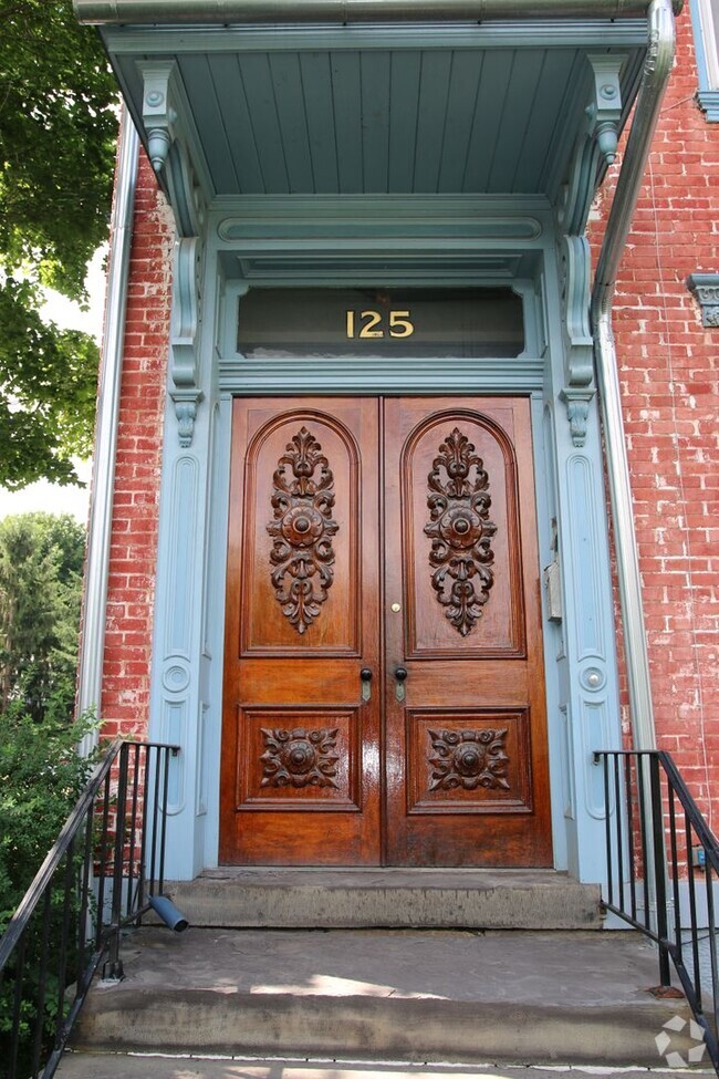 Building Photo - 125 W Green St Unit 125-1 Rental