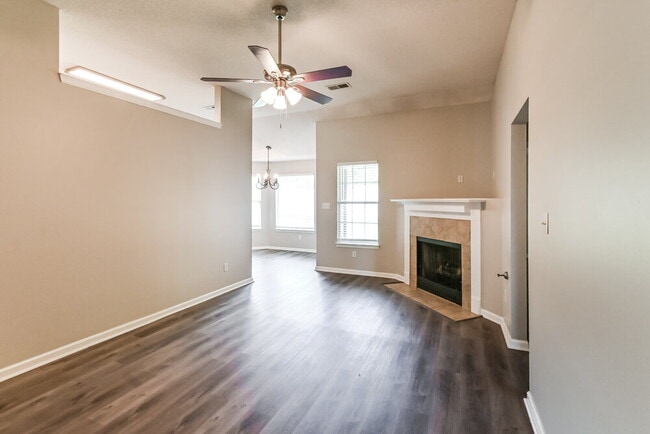 Photo - 3123 Conger Ct W