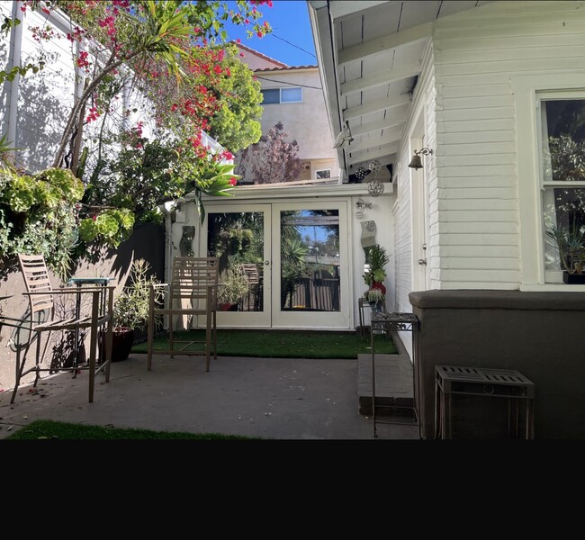 Front yard and entrance - 3218 Arizona Ave House