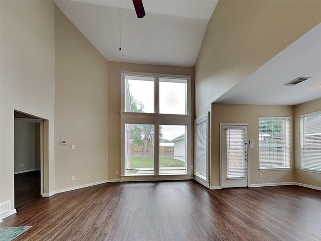 Photo - 141 S Laguna Pointe Dr