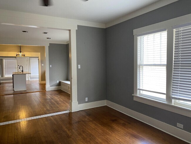 Photo - 1704 Duncan St