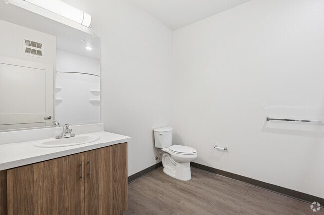 1BR, 1BA - 607SF - Bathroom