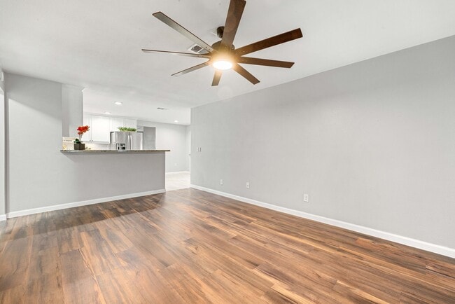Photo - 7630 Lady St