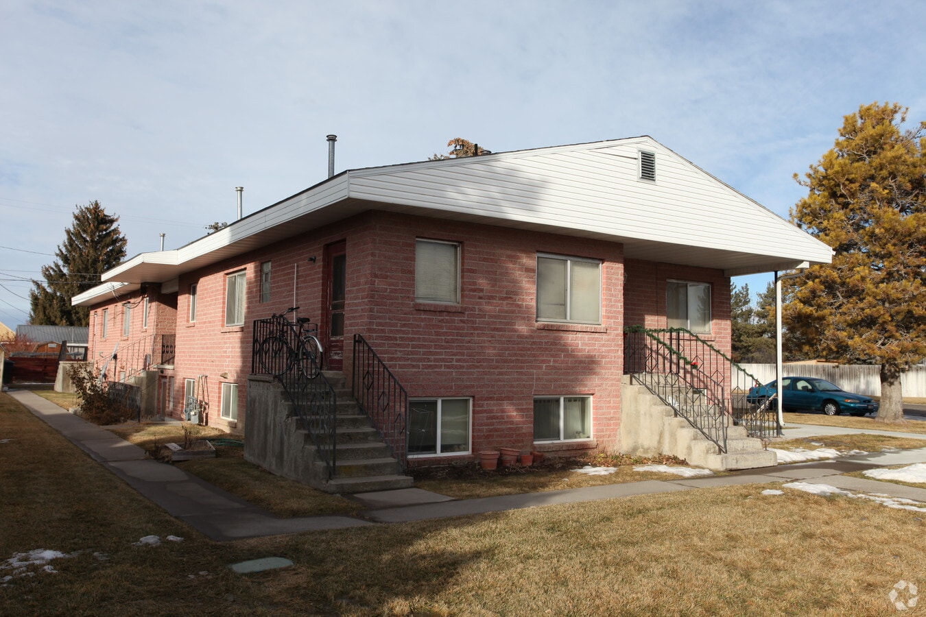 Photo - 209 W 24th St