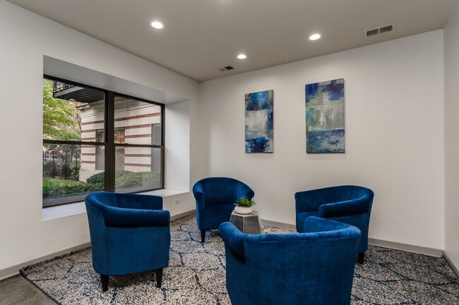 Photo - 4537 S Drexel Blvd Unit 706