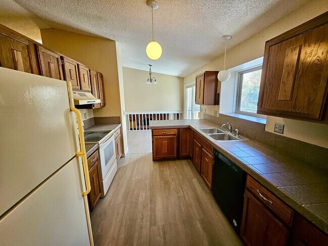 Photo - "Stunning 4-Bed, 3-Bath Family Retreat in Colorado Springs!"