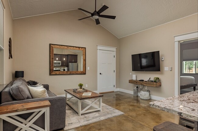 Photo - 751 W Seldon Rd