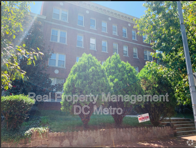 Building Photo - 815 Maryland Ave NE Rental