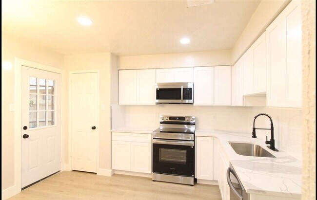 Photo - 3210 Wuthering Heights Dr