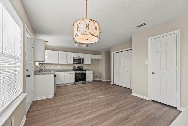 Photo - 7134 Prairie Village Dr