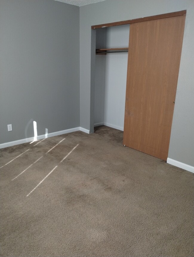 Photo - 303 Cedarview Ct