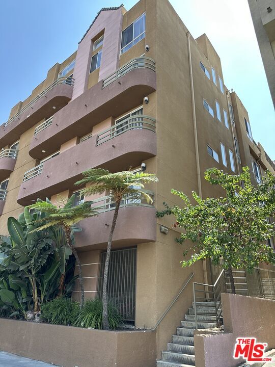 Building Photo - 8614 Burton Way Unit 103 Rental