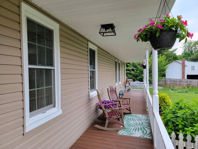 Photo - 557 Pitney Rd