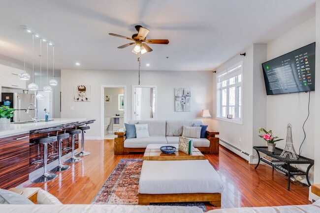 Photo - 7912-7109 109 St NW Unit SI ID1564652P