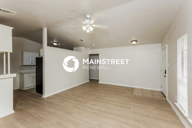 Photo - 3 Bedroom Pet-Friendly Home in DALLAS, TX with Main Street Renewal