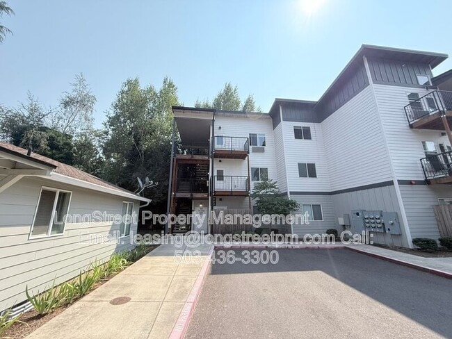 Building Photo - 433 Chemawa Rd N