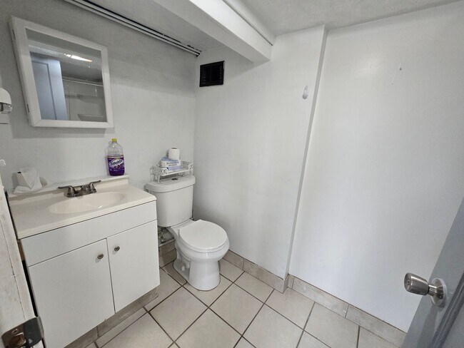 Photo - mad5865 Unit 5867