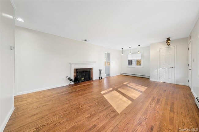 22 Quaker Hill Rd