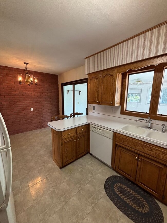 Building Photo - Edgemont Ave 2541-2543 Unit 2543
