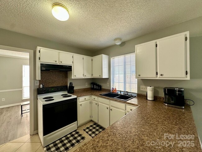 Photo - 9501 Pondside Ln